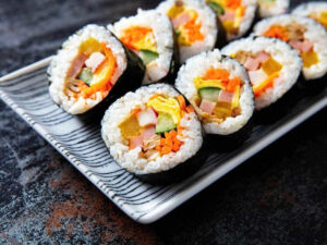 Với lá rong biển cuộn Gimbap Sung Gyung, bạn có thể dễ dàng chế biến món Gimbap hoặc các món ăn sáng tạo khác